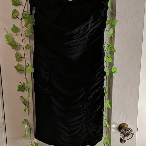 Nikibiki strapless prom dress - Picture 4 of 5